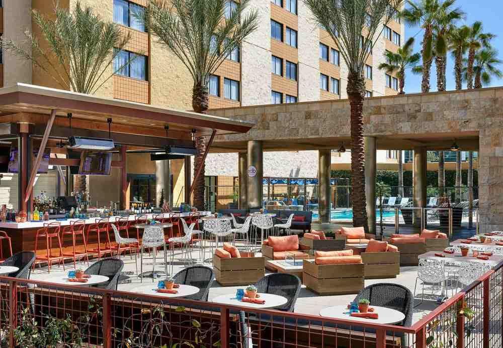 Hotel Angeles Marriott Airport 4*