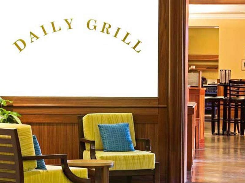 Hotel Angeles Marriott Airport 4*