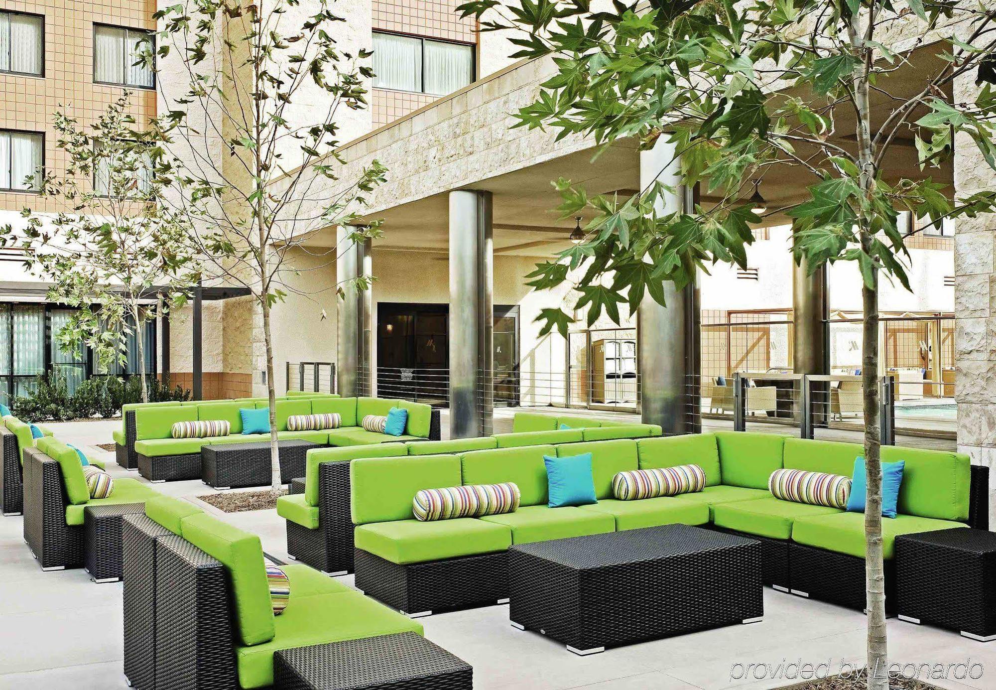 Hotel Angeles Marriott Airport 4*