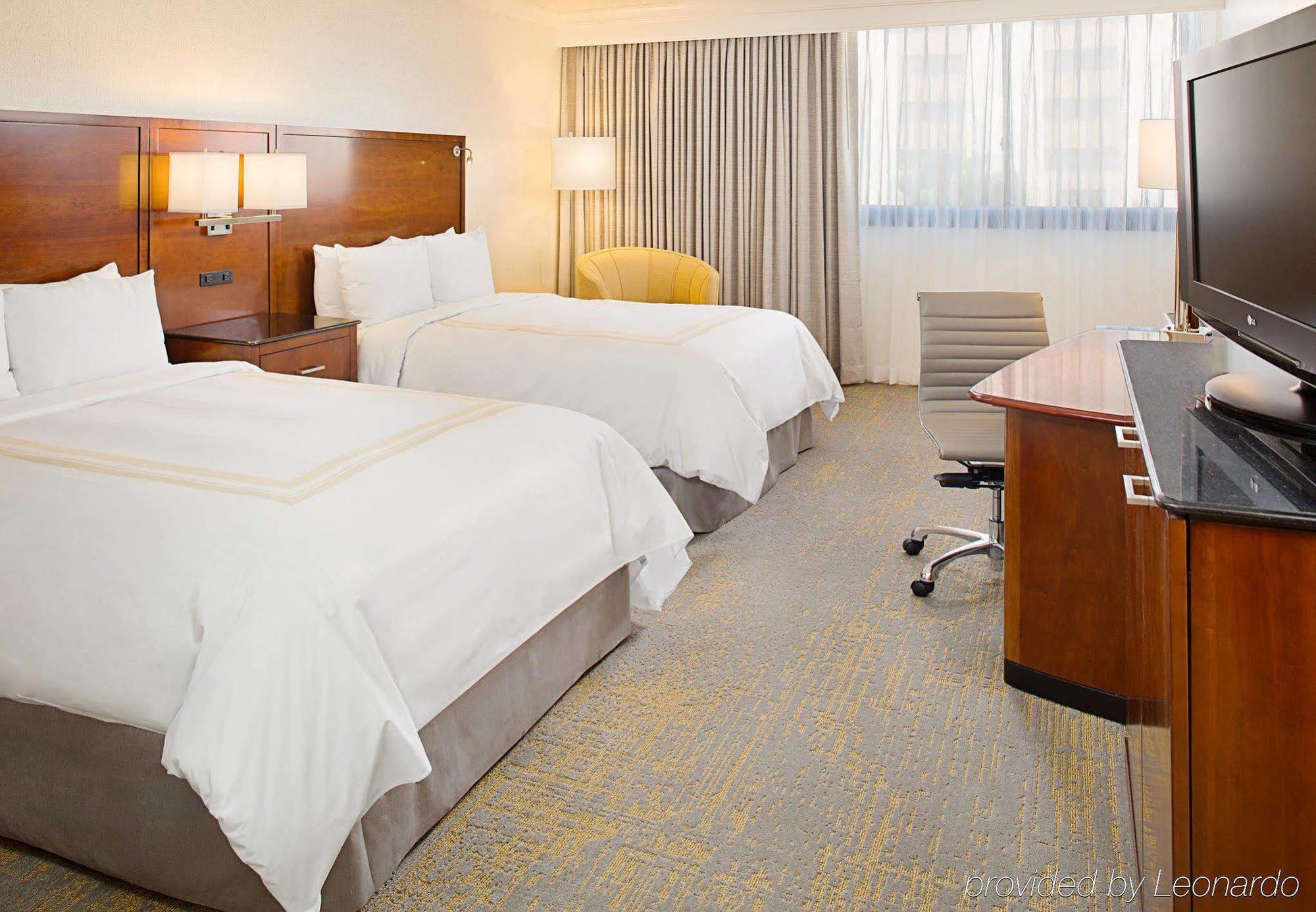 Hotel Angeles Marriott Airport