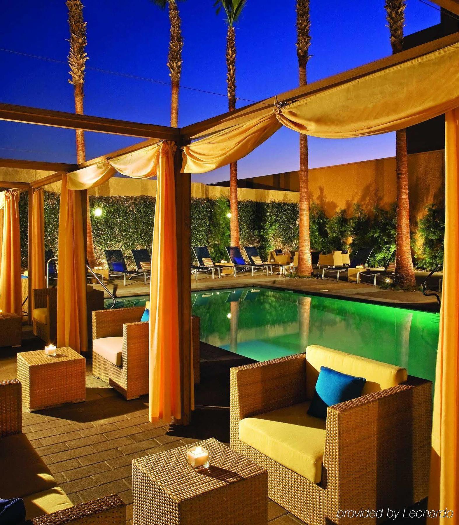 Angeles Marriott Airport 4*