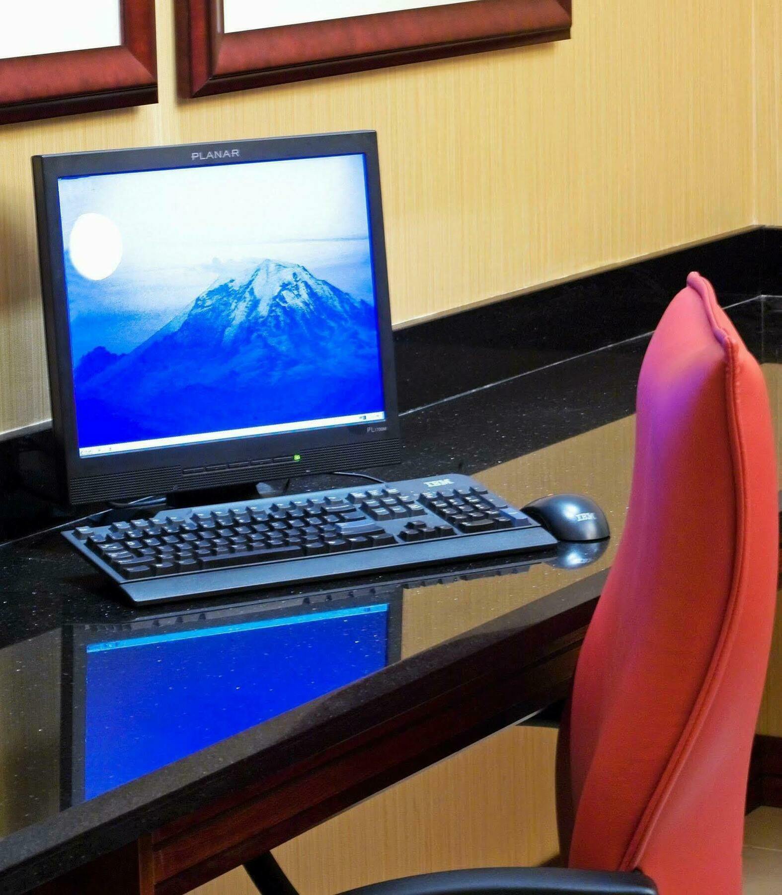 Angeles Marriott Airport 4*