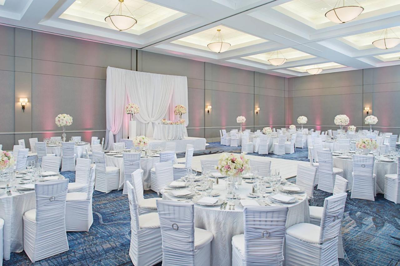 Hotel Angeles Marriott Airport 4*