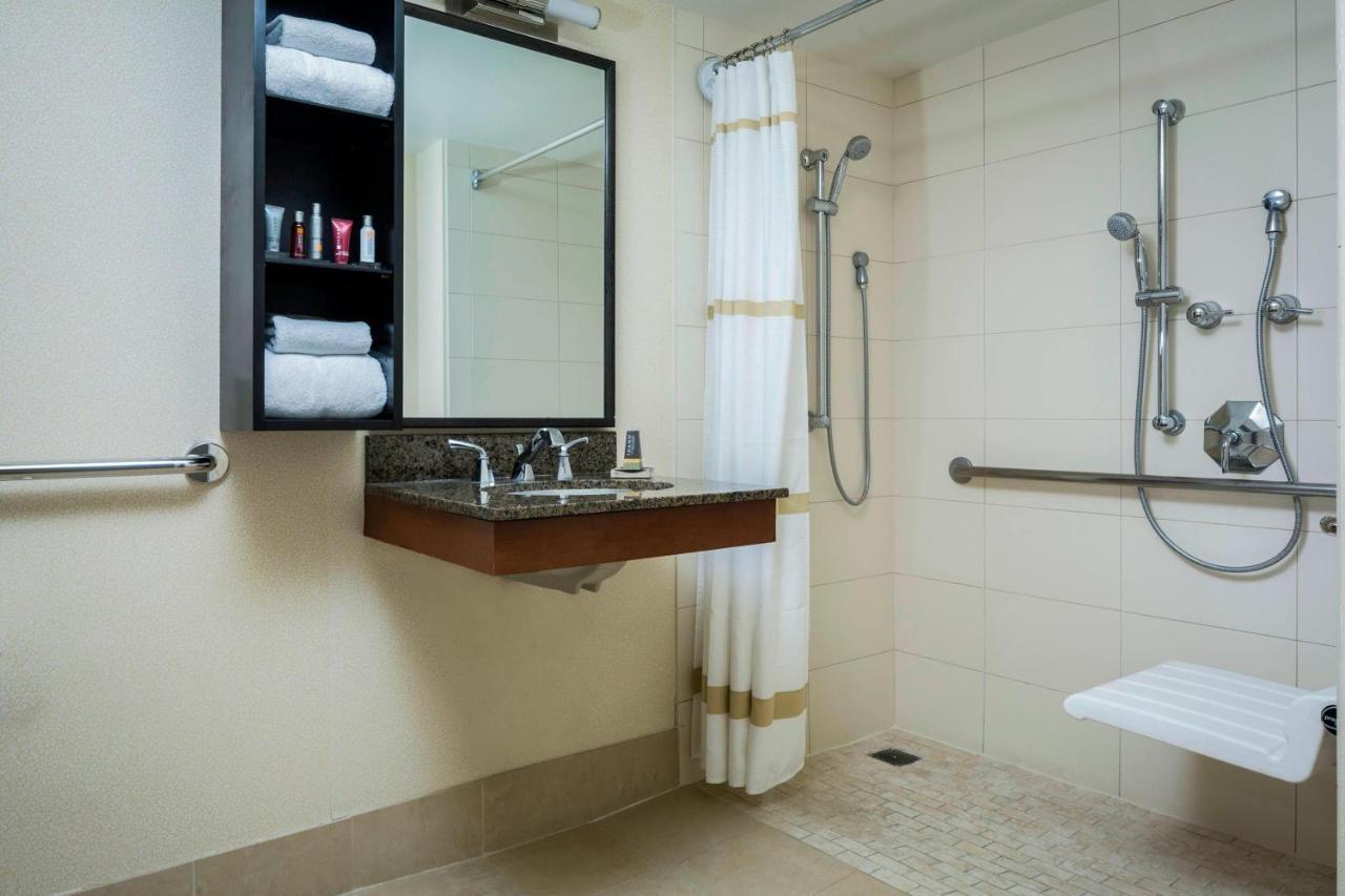 Angeles Marriott Airport Hotel