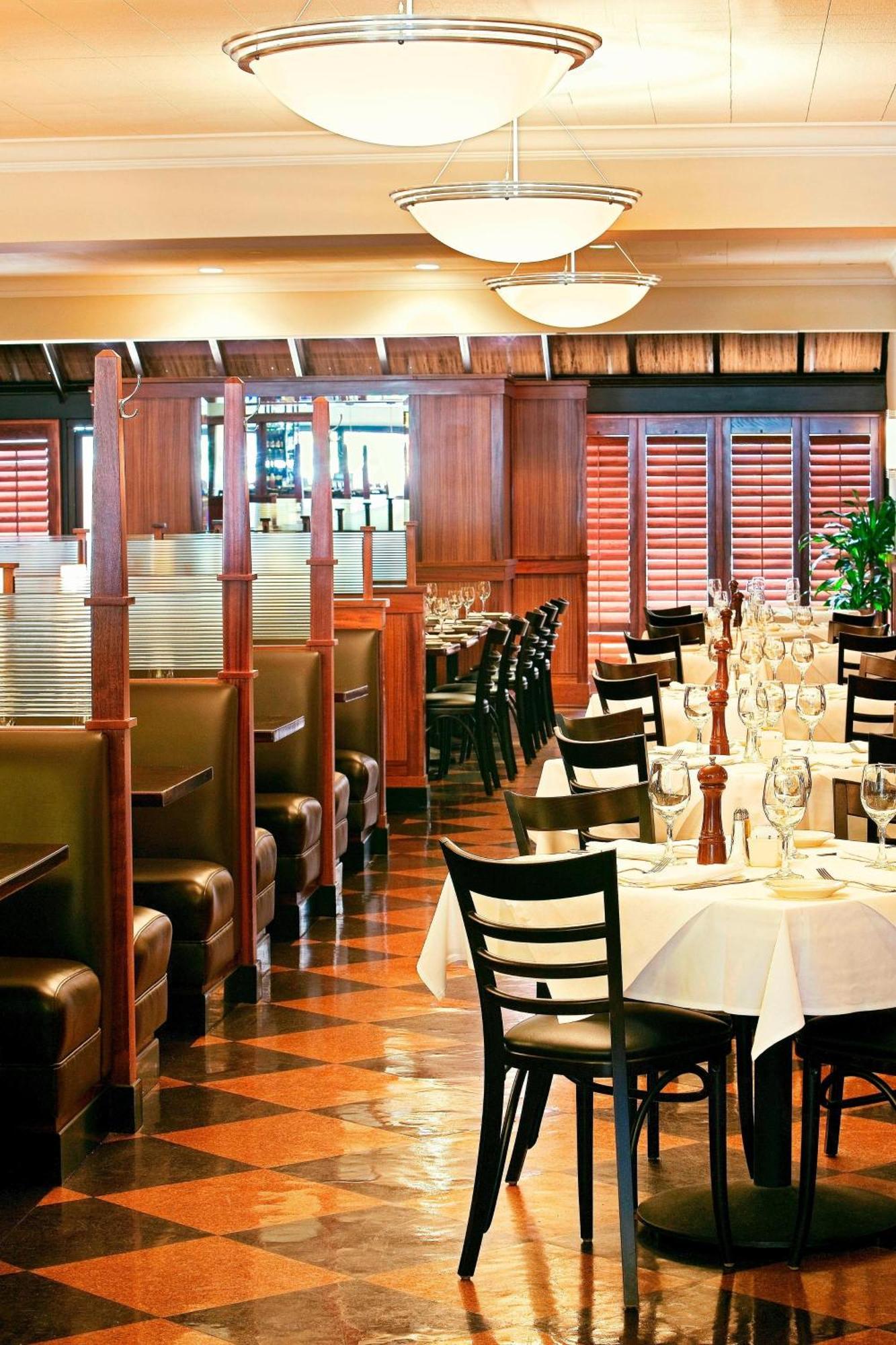 Hotel Angeles Marriott Airport 4*