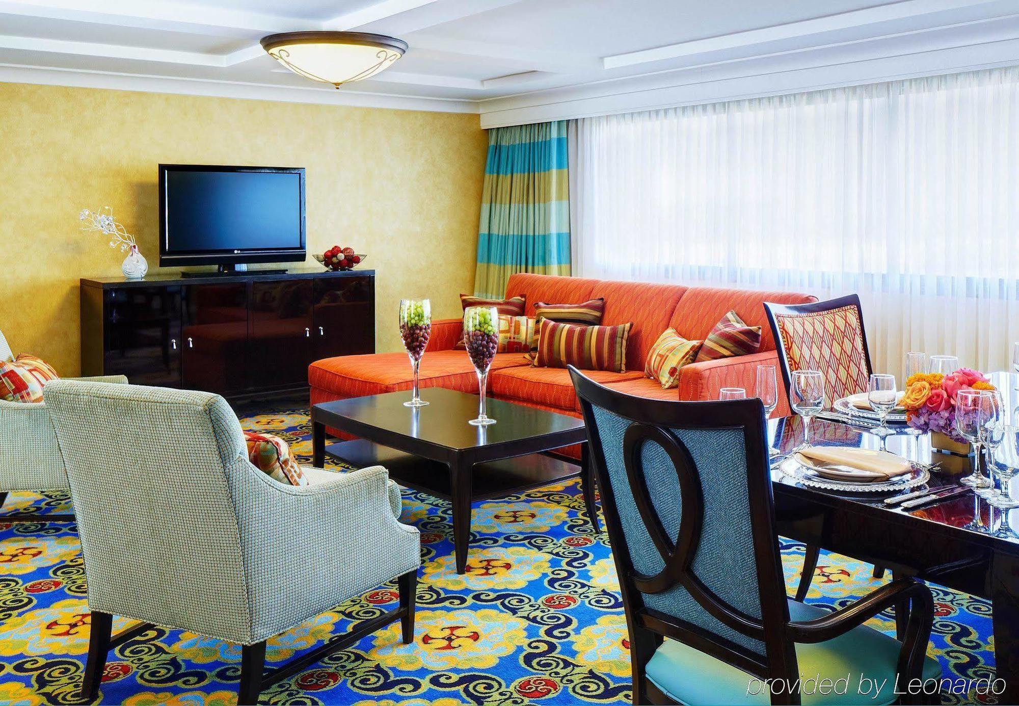 Angeles Marriott Airport 4*